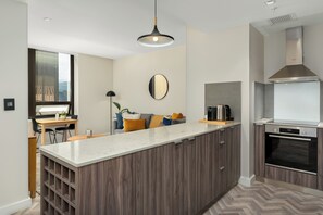 City-Apartment | Eigene Küche | Kühlschrank, Mikrowelle, Ofen, Herdplatte