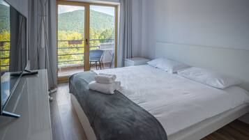 Grand Suite | Desk, laptop workspace, free WiFi, bed sheets