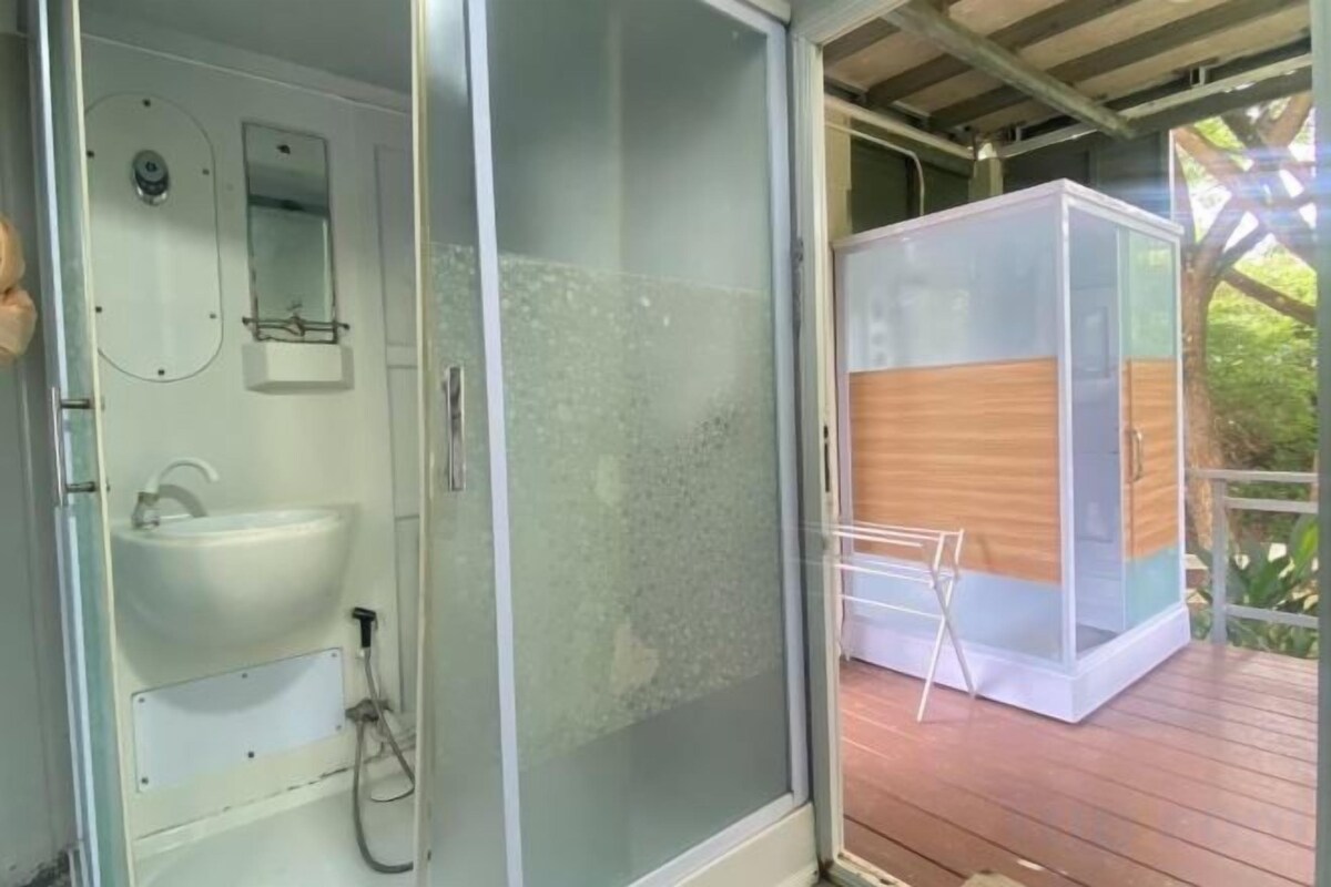 Bathroom | Shower, towels