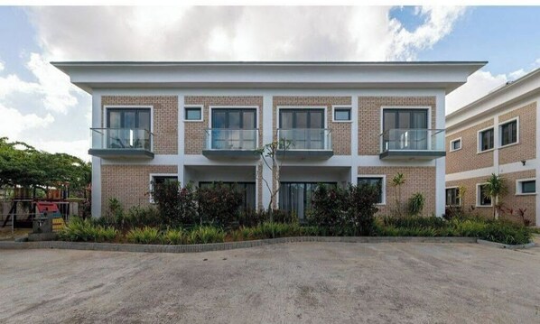 Exterior - Chez soi Loin de Chez soi (Anse Royale)