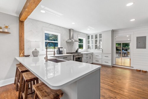 Designer Home With Pool Sleeps 12!