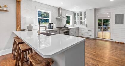 Designer Home With Pool Sleeps 12!