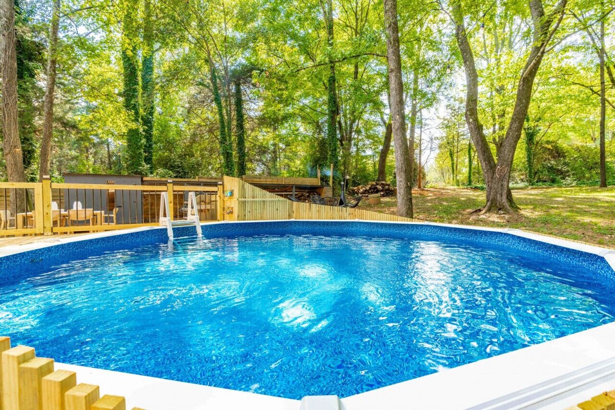 Designer Home With Pool Sleeps 12!