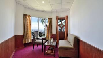 豪華雙人房, 1 張特大雙人床 | 高級寢具、書桌、免費 Wi-Fi、床單