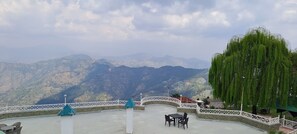 Terrace/patio - Galleu Hill Resort, Kufri, Shimla By LA Riqueza Hotels (Theog)