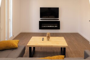 Smart-TV og peis