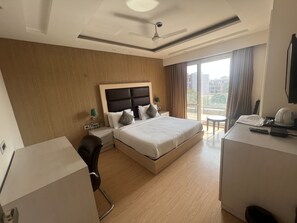 Super Deluxe Room | Skrivebord, arbejdsområde til bærbare computere, mørklægningsgardiner