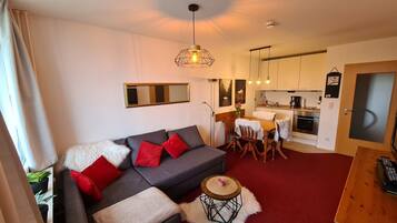 Una televisión, un reproductor de DVD, un reproductor estéreo