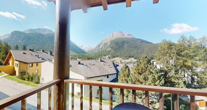 Duplex apartment located above the village of Pontresina with dream view.