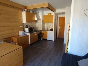 Kjøleskap og mikrobølgeovn