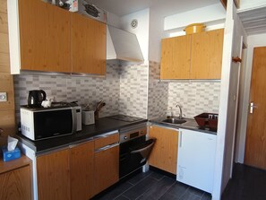 Fridge, microwave