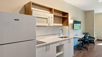 Studio, 2 Queen Beds, Non Smoking | Private kitchen | Fridge, microwave, stovetop