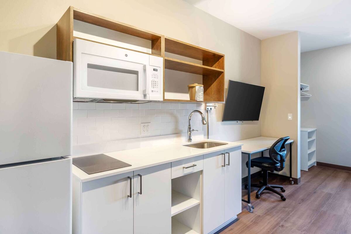 fridge, microwave, stovetop