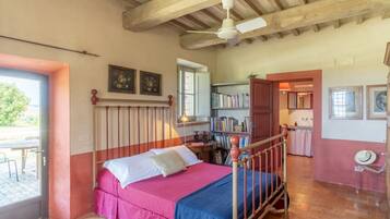 5 Schlafzimmer, Bügeleisen/Bügelbrett, kostenloses WLAN, Bettwäsche