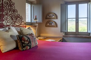 5 bedrooms, iron/ironing board, free WiFi, bed sheets