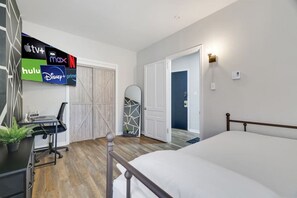 1 bedroom, desk, iron/ironing board, WiFi - Peaceful Oasis in Allentown (Allentown)