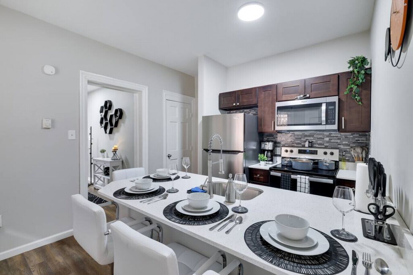 Kühlschrank, Mikrowelle, Ofen, Herdplatte