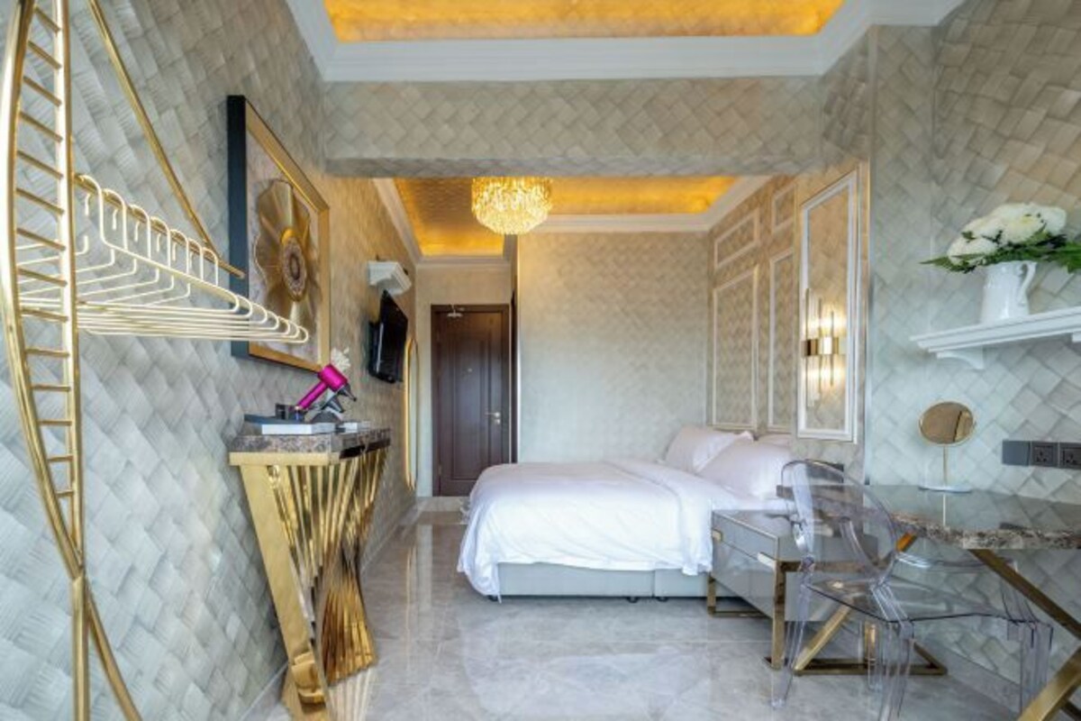 Egyptian cotton sheets, premium bedding, down comforters, pillowtop beds