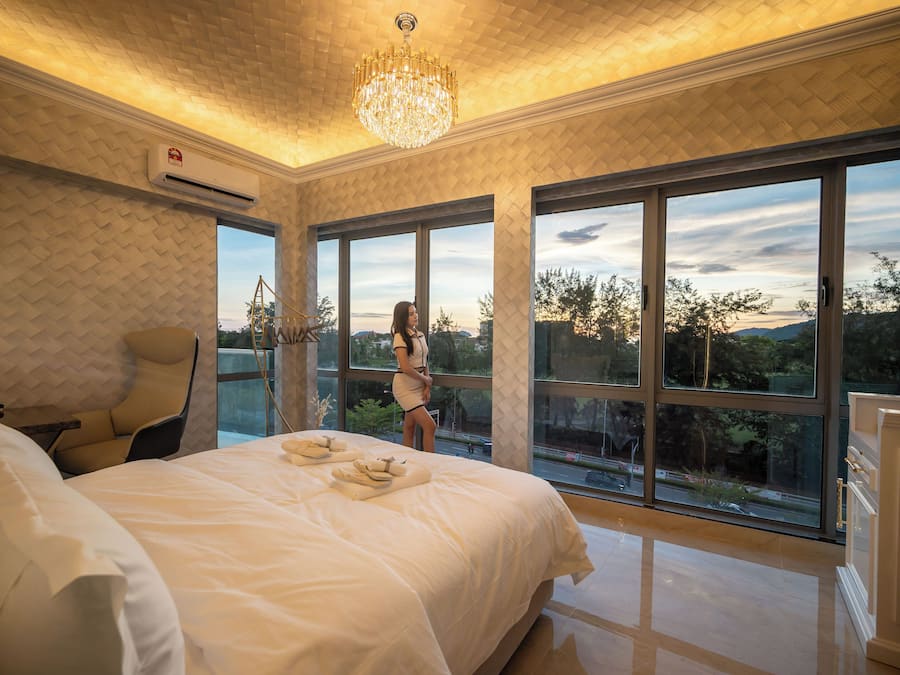 Deluxe Room | Egyptian cotton sheets, premium bedding, down comforters, pillowtop beds