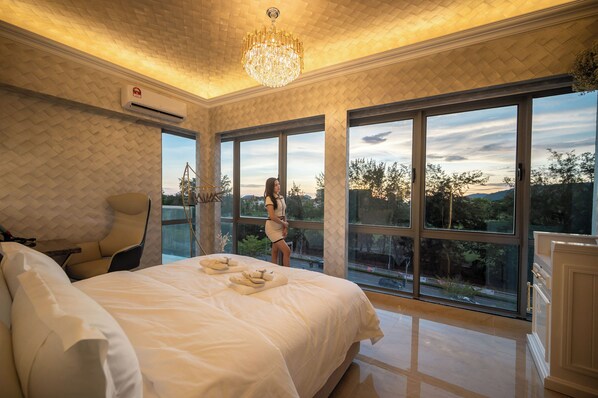 Deluxe Room | Egyptian cotton sheets, premium bedding, down comforters, pillowtop beds - Ritz Residence @ Imago Mall Loft B (Kota Kinabalu)