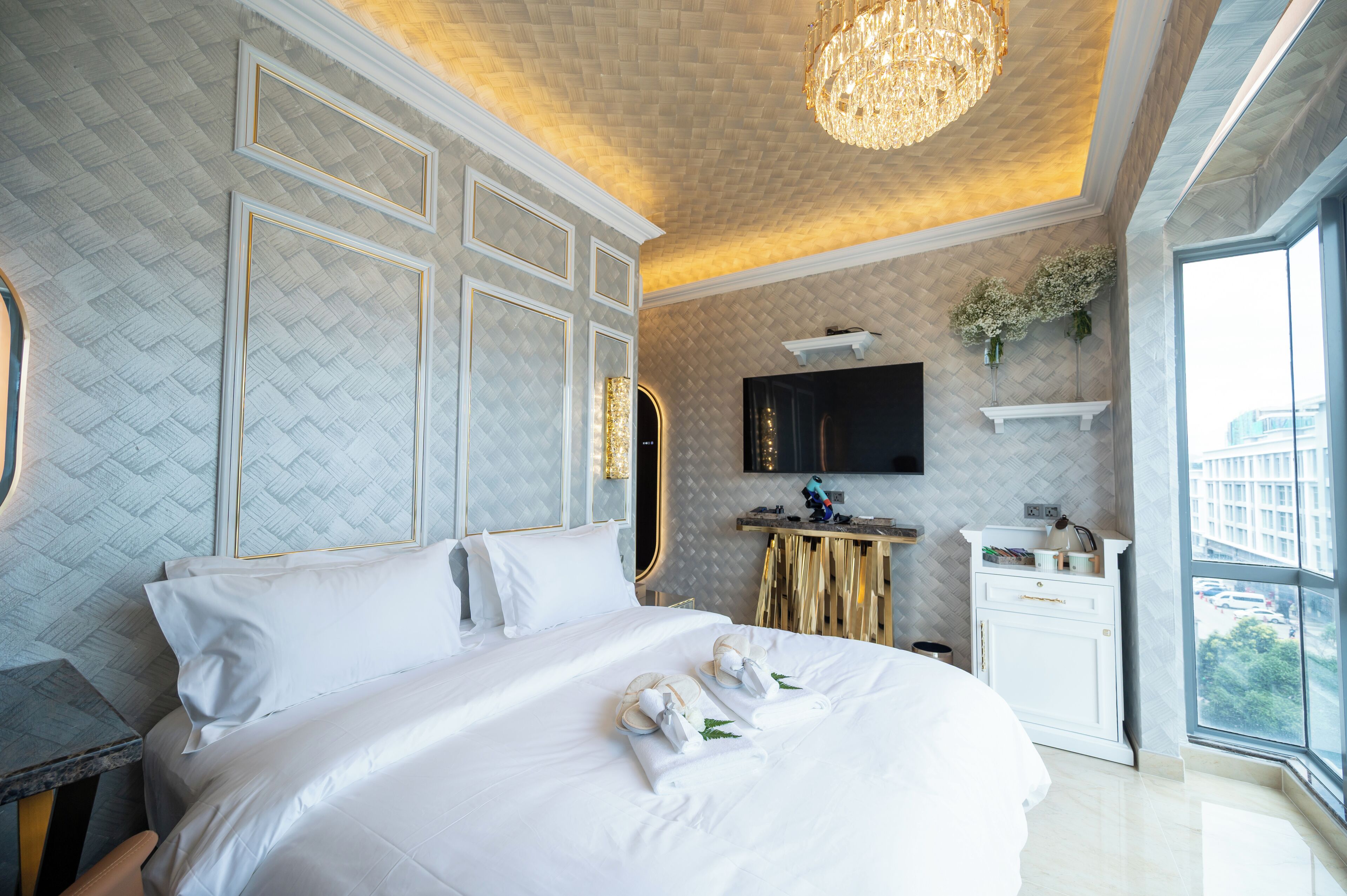 Egyptian cotton sheets, premium bedding, down duvets, pillow-top beds