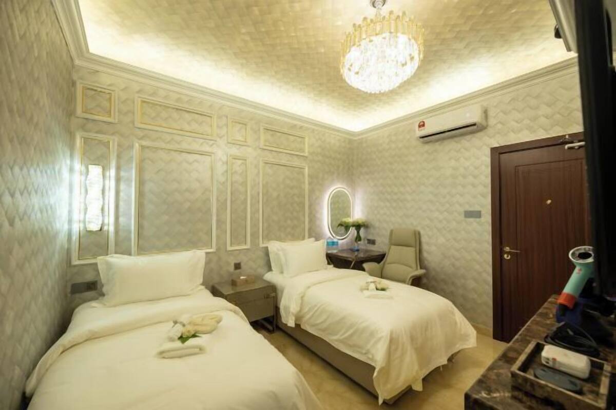 Egyptian cotton sheets, premium bedding, pillowtop beds, free minibar