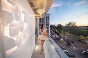 Panoramic Room | Egyptian cotton sheets, premium bedding, down duvets, pillow-top beds -  Ritz Residence @ Imago Mall Loft B (Kota Kinabalu)