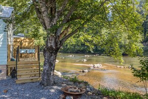 Property grounds - Breezy, Riverfront Tiny Home, King Bed, and Deck (Sylva)