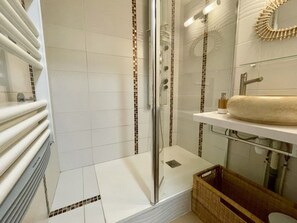 Towels - Air-conditioned 2-room cabin apartment, terrace, parking, near beach and town center, pets allowed (Cavalaire-sur-Mer)