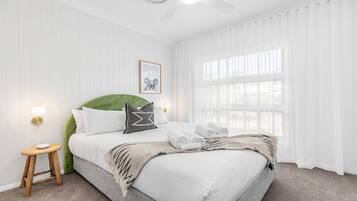 4 bedrooms, iron/ironing board, free WiFi, bed sheets