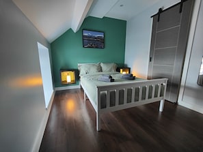 2 bedrooms, iron/ironing board, travel cot, free WiFi