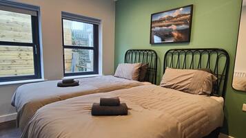 2 bedrooms, iron/ironing board, travel cot, free WiFi