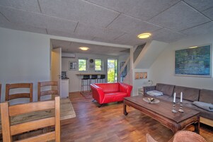 Family Studio | Living area | Flat-screen TV