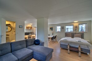 Family Studio Suite | Living area