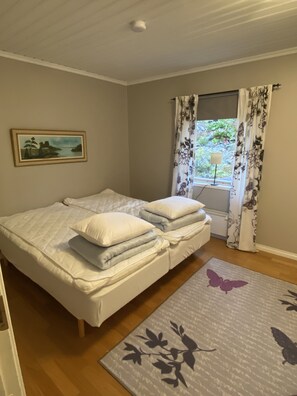 3 bedrooms, iron/ironing board, travel cot, free WiFi - Stensjön 1 (Ringarum)