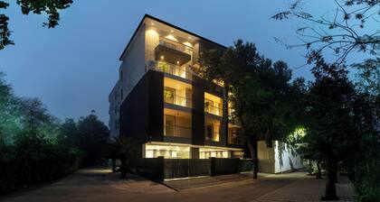 Studio apartment with balcony near Galleria market