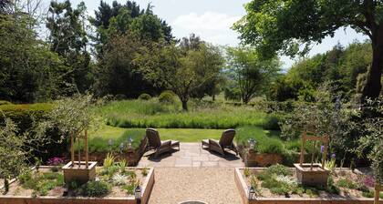 Nest Stay - Two Luxurious Properties Rented Together