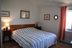2 dormitorios, tabla de planchar con plancha, wifi y ropa de cama