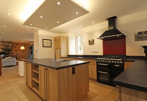 Réfrigérateur, micro-ondes, lave-vaisselle