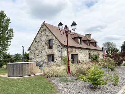 Spacious house with garden, spa, and game room