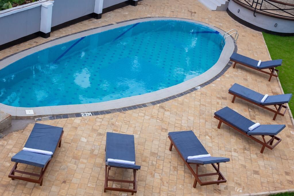 Innenpool, Liegestühle