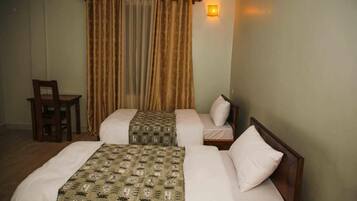 Deluxe Double or Twin Room, 1 Bedroom | Bathroom | Shower, free toiletries, hair dryer, bathrobes