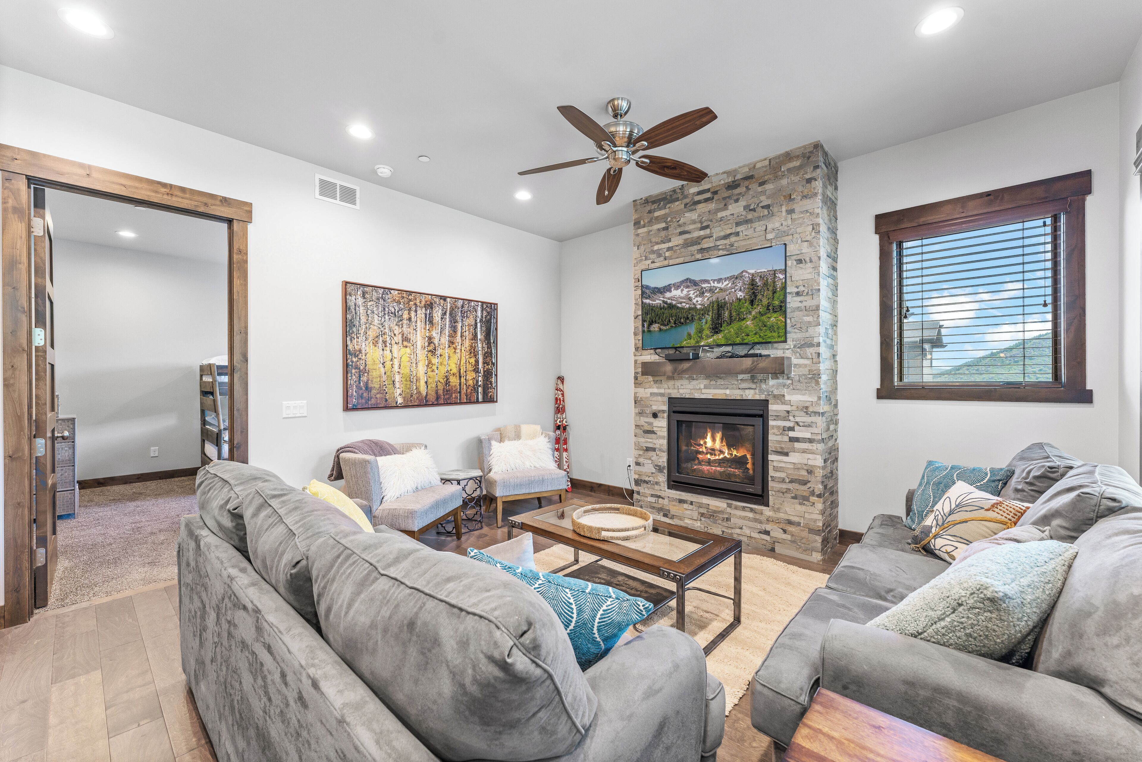 Views, Luxury 2 BR - Walk to Ski Lift, Gourmet Kitchen, Heated Pool!