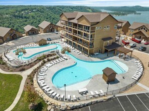 Exterior - Private Pool! Amazing Lake views! Hot Tub (Kimberling City)