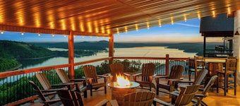 Private Indoor Pool! Sleeps 35 + Lake View!