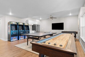 Games room - Private Indoor Pool! Sleeps 35 + Lake View! (Kimberling City)