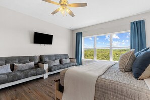 9 bedrooms, iron/ironing board, WiFi, bed sheets - Private Indoor Pool! Sleeps 35 + Lake View! (Kimberling City)