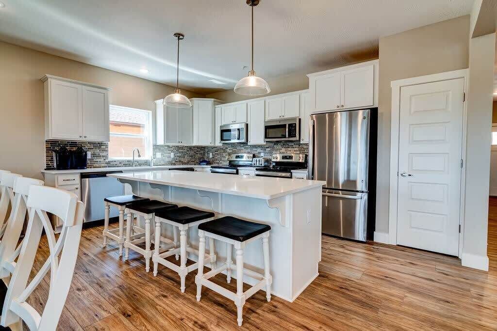 雪櫃、微波爐、焗爐、爐具