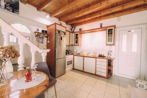 Family House, Multiple Bedrooms, 2 Bathrooms, Mountainside (Yiannis' Maizonette Ancient Olympia) | Private kitchen - Yiannis' Maizonette Ancient Olympia (Archaia Olympia)