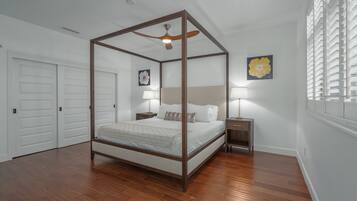 4 bedrooms, desk, iron/ironing board, travel crib